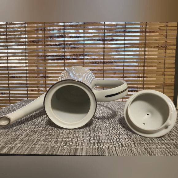 Royal Prestige Chelsea Lidded Coffee/Tea Pot #4212 - Picture 5 of 7